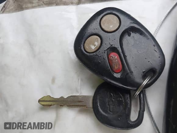 2005 Chevrolet Suburban LT z VIN 3GNEC16Z15G187297, wystawiony jako IAAI lot #43233216 z przebiegiem 268 376 mil mil oraz . Historia ofert i sprzedaży dostępna na DreamBid. Obrazek 11.