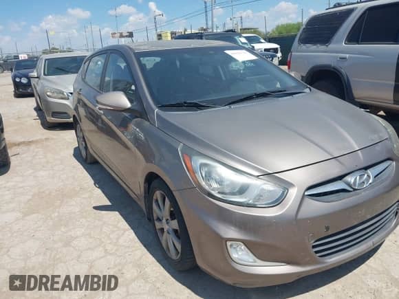2013 Hyundai Accent SE с VIN KMHCU5AE7DU121062, выставлен на аукционе IAAI как лот 43125733 с пробегом 168 373 миль миль и . История ставок и продаж доступна на DreamBid. Изображение 1.