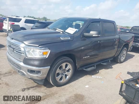 2021 Ram 1500 Lone Star z VIN 1C6RREFTXMN629356, wystawiony jako IAAI lot #42561049 z przebiegiem Nie podano mil oraz . Historia ofert i sprzedaży dostępna na DreamBid. Obrazek 16.