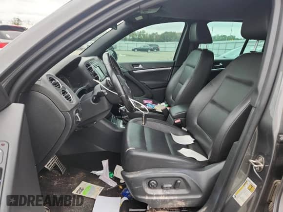 2016 Volkswagen Tiguan S с VIN WVGAV7AX9GW008482, выставлен на аукционе Copart как лот 86656135 с пробегом 128 472 миль миль и Чистый • Clean title. История ставок и продаж доступна на DreamBid. Изображение 7.