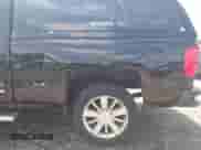 2015 Chevrolet Silverado 1500 High Country z VIN 3GCPCTEC7FG385328, wystawiony jako IAAI lot #43036924 z przebiegiem 155 391 mil mil oraz . Historia ofert i sprzedaży dostępna na DreamBid. Obrazek 18.