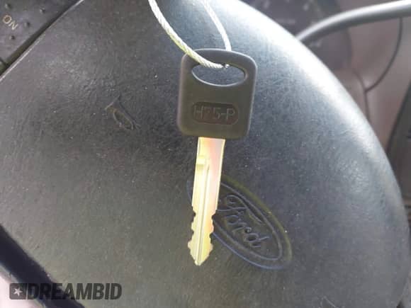 1998 Ford F-150 XL z VIN 1FTRX17LXWNB53022, wystawiony jako IAAI lot #43309242 z przebiegiem 278 109 mil mil oraz . Historia ofert i sprzedaży dostępna na DreamBid. Obrazek 11.