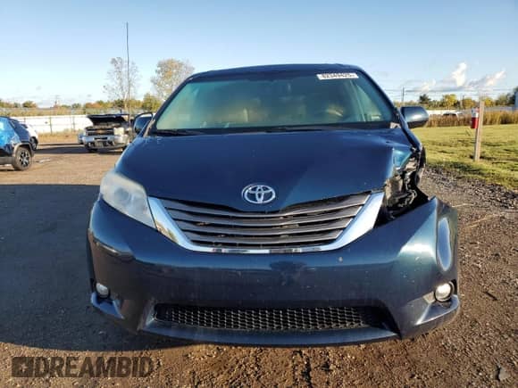 2012 Toyota Sienna XLE with VIN 5TDYK3DC5CS245235, listed as a Copart auction lot 82349425 with 149,275 mi miles and Salvage title. Bid and sale history available at DreamBid. Image 5.