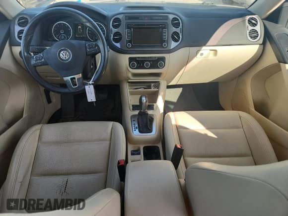 2012 Volkswagen Tiguan S с VIN WVGBV7AX6CW575831, выставлен на аукционе Copart как лот 80862385 с пробегом 105 010 миль миль и Списание • Salvage title. История ставок и продаж доступна на DreamBid. Изображение 8.