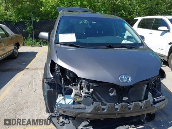 2016 Toyota Sienna SE with VIN 5TDXK3DC8GS755869, listed as a IAAI auction lot 42623098 with 130,465 mi miles and . Bid and sale history available at DreamBid. Image 6.