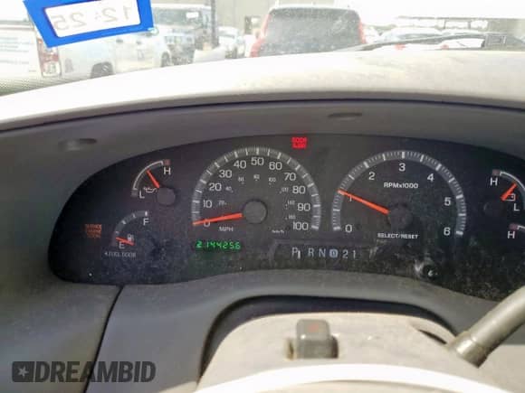 2002 Ford F-150 XLT с VIN 1FTRW07612KB61755, выставлен на аукционе Copart как лот 71523165 с пробегом 214 425 миль миль и Чистый • Clean title. История ставок и продаж доступна на DreamBid. Изображение 9.