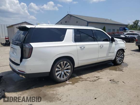 2025 Chevrolet Suburban High Country с VIN 1GNS6GRL9SR137022, выставлен на аукционе Copart как лот 65944165 с пробегом 19 914 миль миль и Списание • Salvage title. История ставок и продаж доступна на DreamBid. Изображение 3.