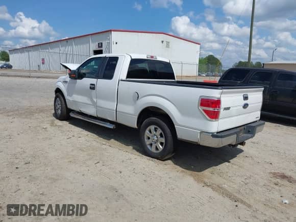 2014 Ford F-150 XL z VIN 1FTEX1CM8EFA23603, wystawiony jako IAAI lot #42111363 z przebiegiem 229 088 mil mil oraz . Historia ofert i sprzedaży dostępna na DreamBid. Obrazek 3.