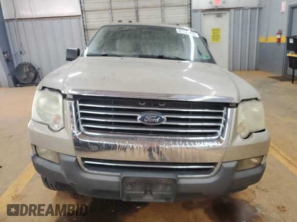 2006 Ford Explorer XLT z VIN 1FMEU73E86UB54642, wystawiony jako Copart lot #81141955 z przebiegiem Nie podano mil oraz Szkoda całkowita • Salvage title. Historia ofert i sprzedaży dostępna na DreamBid. Obrazek 5.