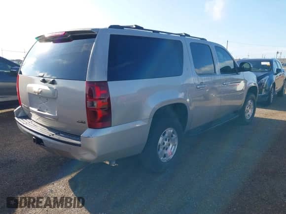 2009 Chevrolet Suburban 2LT с VIN 1GNFC26049R172598, выставлен на аукционе IAAI как лот 43166943 с пробегом 215 964 миль миль и . История ставок и продаж доступна на DreamBid. Изображение 4.