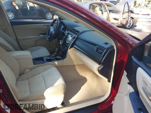 2015 Toyota Camry SE z VIN 4T1BF1FK8FU902401, wystawiony jako IAAI lot #43374452 z przebiegiem 103 323 mil mil oraz . Historia ofert i sprzedaży dostępna na DreamBid. Obrazek 5.