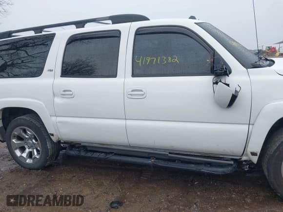 2005 Chevrolet Suburban Z71 z VIN 3GNFK16Z45G127697, wystawiony jako IAAI lot #41971382 z przebiegiem 270 655 mil mil oraz . Historia ofert i sprzedaży dostępna na DreamBid. Obrazek 14.