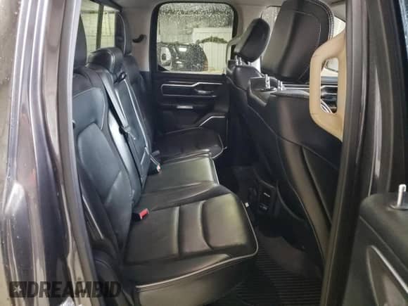 2019 Ram 1500 Laramie z VIN 1C6SRFDT5KN871267, wystawiony jako Copart lot #49915375 z przebiegiem 124 351 mil mil oraz Szkoda całkowita • Salvage title. Historia ofert i sprzedaży dostępna na DreamBid. Obrazek 10.