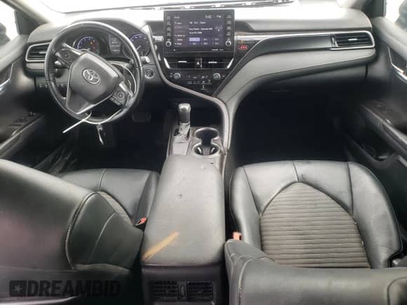 2021 Toyota Camry SE z VIN 4T1S11AK3MU521896, wystawiony jako Copart lot #60973185 z przebiegiem 108 116 mil mil oraz Szkoda całkowita • Salvage title. Historia ofert i sprzedaży dostępna na DreamBid. Obrazek 8.