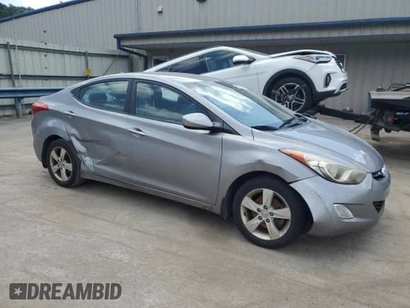 2013 Hyundai Elantra GLS с VIN KMHDH4AE3DU892072, выставлен на аукционе Copart как лот 66383195 с пробегом 138 581 миль миль и Списание • Salvage title. История ставок и продаж доступна на DreamBid. Изображение 4.