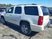 2010 Chevrolet Tahoe LTZ z VIN 1GNUCCE01AR184758, wystawiony jako IAAI lot #41577674 z przebiegiem 245 352 mil mil oraz . Historia ofert i sprzedaży dostępna na DreamBid. Obrazek 3.