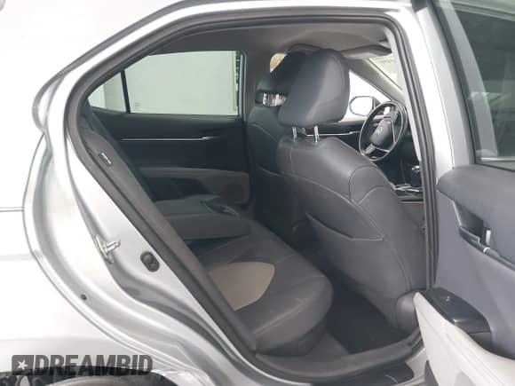 2020 Toyota Camry Hybrid XLE z VIN 4T1F31AK1LU533605, wystawiony jako IAAI lot #42790450 z przebiegiem 98 102 mil mil oraz . Historia ofert i sprzedaży dostępna na DreamBid. Obrazek 8.