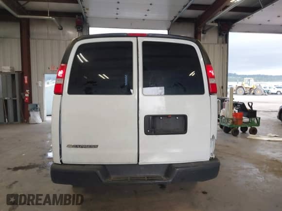 2016 Chevrolet Express Cargo z VIN 1GCWGAFF1G1174140, wystawiony jako IAAI lot #41860608 z przebiegiem 207 610 mil mil oraz . Historia ofert i sprzedaży dostępna na DreamBid. Obrazek 16.