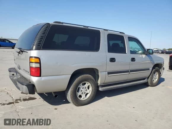 2004 Chevrolet Suburban LT z VIN 3GNEC16T64G325135, wystawiony jako Copart lot #76464374 z przebiegiem 233 083 mil mil oraz Czysty tytuł • Clean title. Historia ofert i sprzedaży dostępna na DreamBid. Obrazek 3.