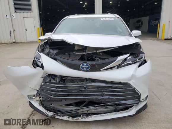2024 Toyota Sienna Platinum с VIN 5TDERKEC4RS185447, выставлен на аукционе Copart как лот 51223275 с пробегом 5 439 миль миль и Списание • Salvage title. История ставок и продаж доступна на DreamBid. Изображение 5.