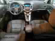 2015 Chevrolet Cruze LT z VIN 1G1PC5SB5F7282534, wystawiony jako Copart lot #87204815 z przebiegiem 100 085 mil mil oraz Szkoda całkowita • Salvage title. Historia ofert i sprzedaży dostępna na DreamBid. Obrazek 8.