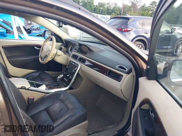 2013 Volvo XC70 T6 with VIN YV4902BZ1D1160853, listed as a IAAI auction lot 42954137 with 145,748 mi miles and . Bid and sale history available at DreamBid. Image 5.