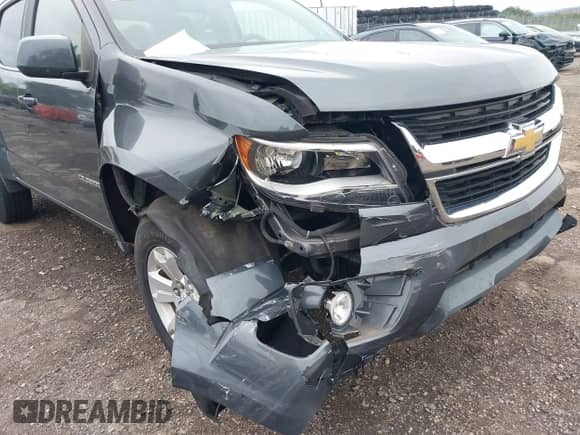 2015 Chevrolet Colorado 2WD LT z VIN 1GCGSBEA2F1217266, wystawiony jako IAAI lot #43018654 z przebiegiem 150 116 mil mil oraz . Historia ofert i sprzedaży dostępna na DreamBid. Obrazek 18.