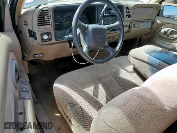 1998 GMC Sierra 1500 с VIN 2GTEC19R1W1548297, выставлен на аукционе Copart как лот 81727085 с пробегом 180 906 миль миль и Списание • Salvage title. История ставок и продаж доступна на DreamBid. Изображение 8.