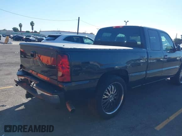 2005 Chevrolet Silverado 1500 LS with VIN 2GCEC19V451235062, listed as a IAAI auction lot 43541563 with 169,732 mi miles and . Bid and sale history available at DreamBid. Image 4.