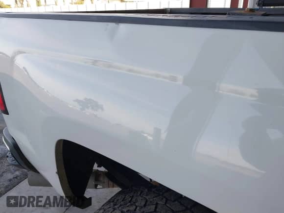 2016 Chevrolet Silverado 2500HD LT z VIN 1GC1KVE88GF247168, wystawiony jako IAAI lot #40907712 z przebiegiem Nie podano mil oraz . Historia ofert i sprzedaży dostępna na DreamBid. Obrazek 19.