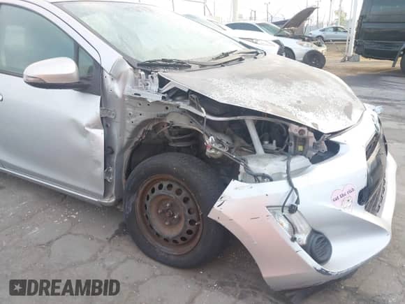 2015 Toyota Prius One z VIN JTDKDTB33F1575685, wystawiony jako IAAI lot #43508333 z przebiegiem 121 064 mil mil oraz . Historia ofert i sprzedaży dostępna na DreamBid. Obrazek 18.