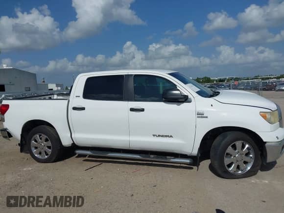 2007 Toyota Tundra SR5 z VIN 5TBET54177S454906, wystawiony jako IAAI lot #42524859 z przebiegiem 429 890 mil mil oraz . Historia ofert i sprzedaży dostępna na DreamBid. Obrazek 13.