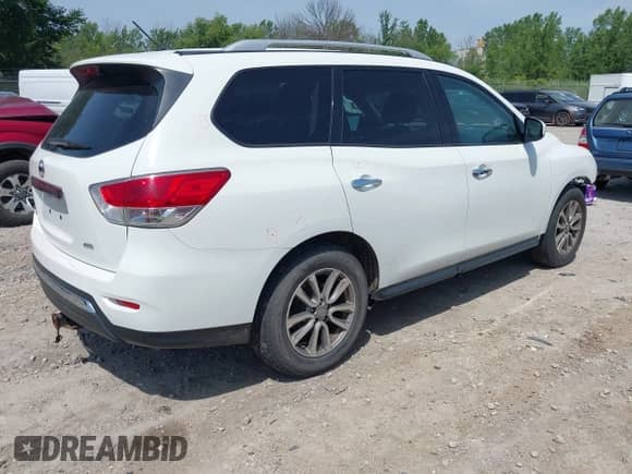 2016 Nissan Pathfinder Platinum with VIN 5N1AR2MM1GC655985, listed as a IAAI auction lot 42721640 with 175,902 mi miles and . Bid and sale history available at DreamBid. Image 4.