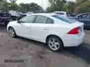 2014 Volvo S60 T5 с VIN YV1612FH2E2292076, выставлен на аукционе IAAI как лот 43317234 с пробегом 140 865 миль миль и . История ставок и продаж доступна на DreamBid. Изображение 3.