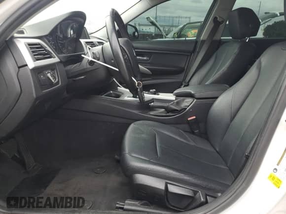 2012 BMW 3 Series 328i с VIN WBA3A5G55CNP18091, выставлен на аукционе Copart как лот 84557665 с пробегом 84 483 миль миль и Списание • Salvage title. История ставок и продаж доступна на DreamBid. Изображение 7.