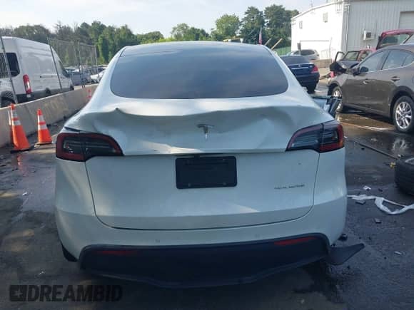 2022 Tesla Model Y Long Range z VIN 7SAYGDEE2NF431316, wystawiony jako IAAI lot #42625983 z przebiegiem 26 748 mil mil oraz . Historia ofert i sprzedaży dostępna na DreamBid. Obrazek 16.