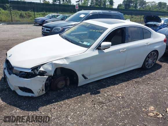 2018 BMW 5 Series 530i xDrive с VIN WBAJA7C50JG907628, выставлен на аукционе IAAI как лот 42646818 с пробегом 100 215 миль миль и . История ставок и продаж доступна на DreamBid. Изображение 18.