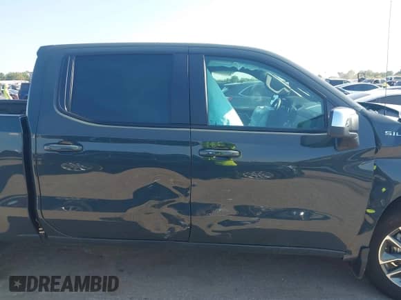 2025 Chevrolet Silverado 1500 LT with VIN 1GCPACEK9SZ281690, listed as a IAAI auction lot 43158455 with 3,303 mi miles and . Bid and sale history available at DreamBid. Image 13.
