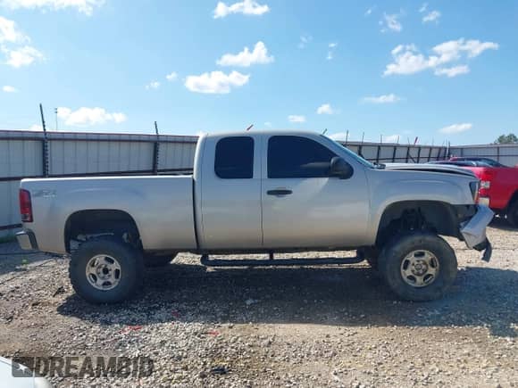 2007 GMC Sierra 1500 SLE2 z VIN 1GTEK19037Z549030, wystawiony jako IAAI lot #42489706 z przebiegiem 249 662 mil mil oraz . Historia ofert i sprzedaży dostępna na DreamBid. Obrazek 13.