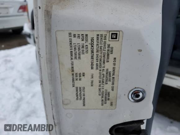 1998 Chevrolet Silverado 2500 с VIN 1GCGK29R7WE134344, выставлен на аукционе Copart как лот 43238025 с пробегом 141 347 миль миль и Списание • Salvage title. История ставок и продаж доступна на DreamBid. Изображение 12.