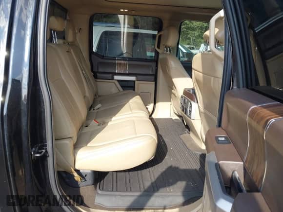 2018 Ford F-150 XL z VIN 1FTEW1EG1JFE55731, wystawiony jako IAAI lot #43173595 z przebiegiem 221 401 mil mil oraz . Historia ofert i sprzedaży dostępna na DreamBid. Obrazek 8.