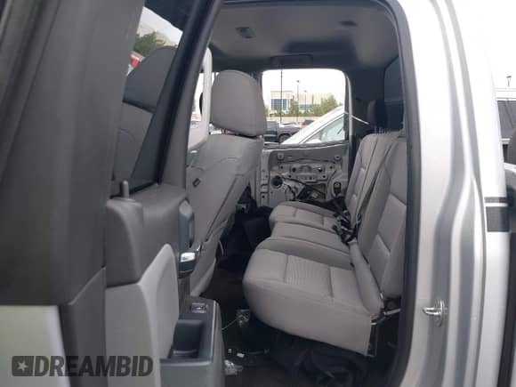 2016 Chevrolet Silverado 1500 Custom z VIN 1GCRCPEC9GZ365020, wystawiony jako IAAI lot #41772792 z przebiegiem 139 591 mil mil oraz . Historia ofert i sprzedaży dostępna na DreamBid. Obrazek 8.