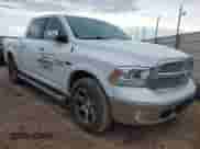 2018 Ram 1500 Laramie z VIN 1C6RR7NM4JS353839, wystawiony jako IAAI lot #42470888 z przebiegiem 93 645 mil mil oraz . Historia ofert i sprzedaży dostępna na DreamBid. Obrazek 1.