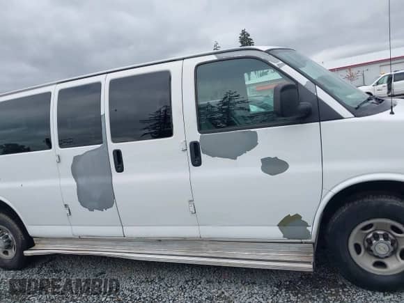 2007 Chevrolet Express Passenger with VIN 1GAHG39U671193189, listed as a IAAI auction lot 42245925 with 234,555 mi miles and . Bid and sale history available at DreamBid. Image 13.