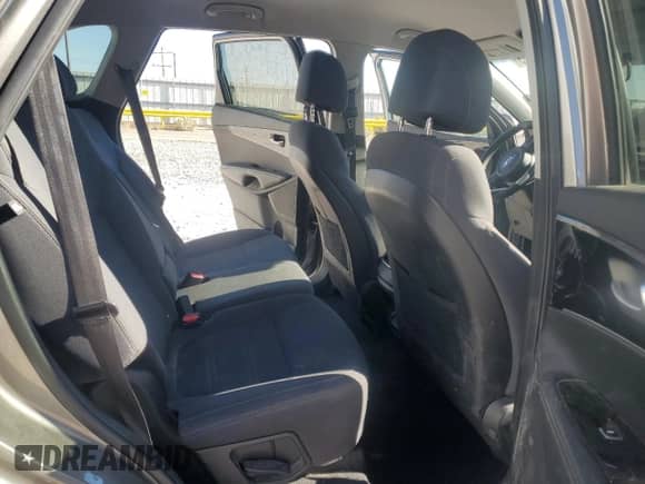 2017 Kia Sorento LX z VIN 5XYPG4A5XHG307127, wystawiony jako Copart lot #85592015 z przebiegiem 124 459 mil mil oraz Szkoda całkowita • Salvage title. Historia ofert i sprzedaży dostępna na DreamBid. Obrazek 11.