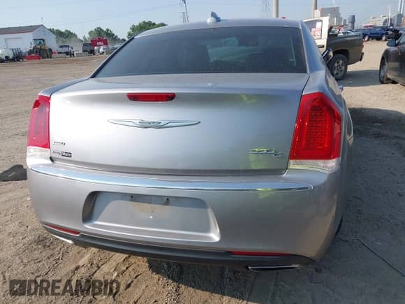 2016 Chrysler 300 C с VIN 2C3CCAKG4GH282755, выставлен на аукционе IAAI как лот 42842699 с пробегом 149 913 миль миль и . История ставок и продаж доступна на DreamBid. Изображение 16.