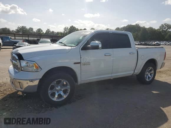 2017 Ram 1500 Laramie z VIN 1C6RR7NM1HS882868, wystawiony jako Copart lot #62965505 z przebiegiem 95 201 mil mil oraz Czysty tytuł • Clean title. Historia ofert i sprzedaży dostępna na DreamBid. Obrazek 1.