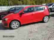 2014 Chevrolet Sonic LS z VIN 1G1JB6SH9E4234179, wystawiony jako Copart lot #74978584 z przebiegiem 66 774 mil mil oraz Szkoda całkowita • Salvage title. Historia ofert i sprzedaży dostępna na DreamBid. Obrazek 1.