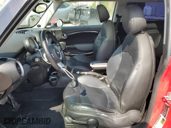 2009 MINI Hardtop S with VIN WMWMF73519TW84971, listed as a Copart auction lot 62074335 with 177,724 mi miles and Clean title. Bid and sale history available at DreamBid. Image 7.