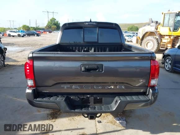 2016 Toyota Tacoma SR5 с VIN 5TFAZ5CN4GX009638, выставлен на аукционе IAAI как лот 42343123 с пробегом 88 983 миль миль и . История ставок и продаж доступна на DreamBid. Изображение 17.
